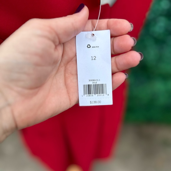 Scalloped red Banana Republic dress with pockets! - Picture 4 of 4